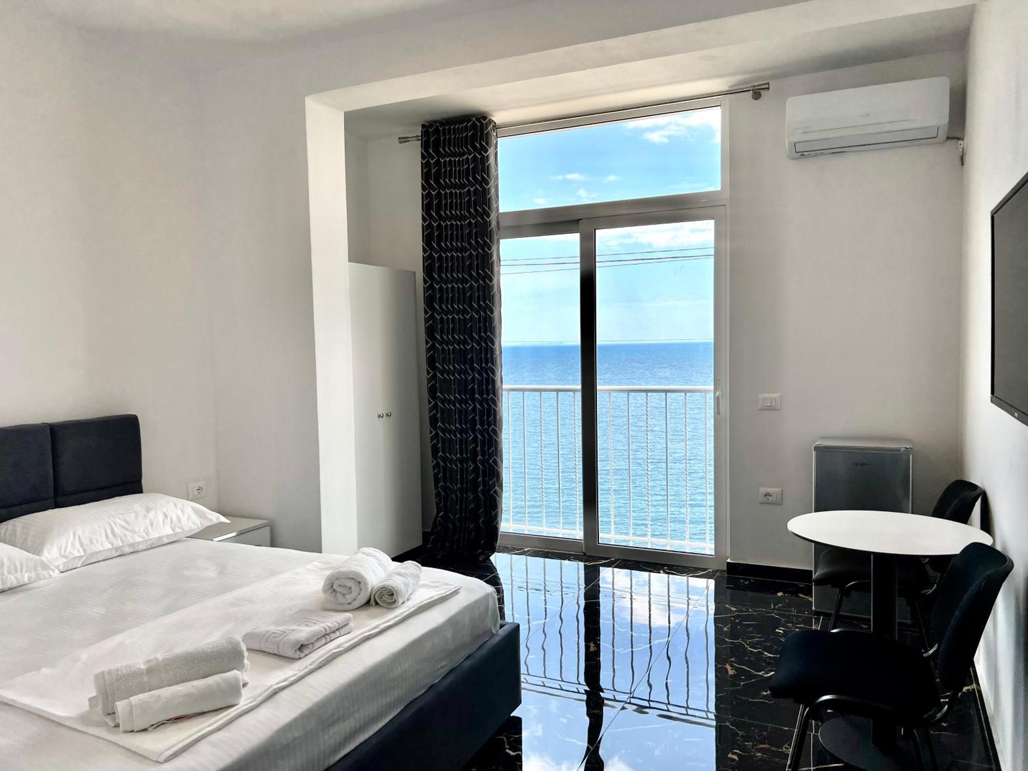 Redi'S Seaview Apartments Sarandë Exterior foto